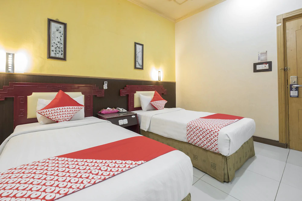 Dinasti Hotel by OYO Rooms
