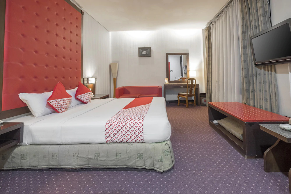 Dinasti Hotel by OYO Rooms