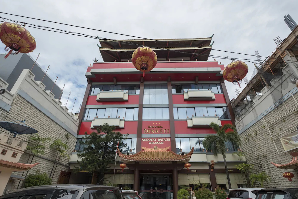Dinasti Hotel by OYO Rooms