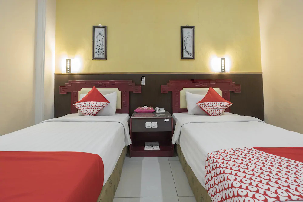 Dinasti Hotel by OYO Rooms