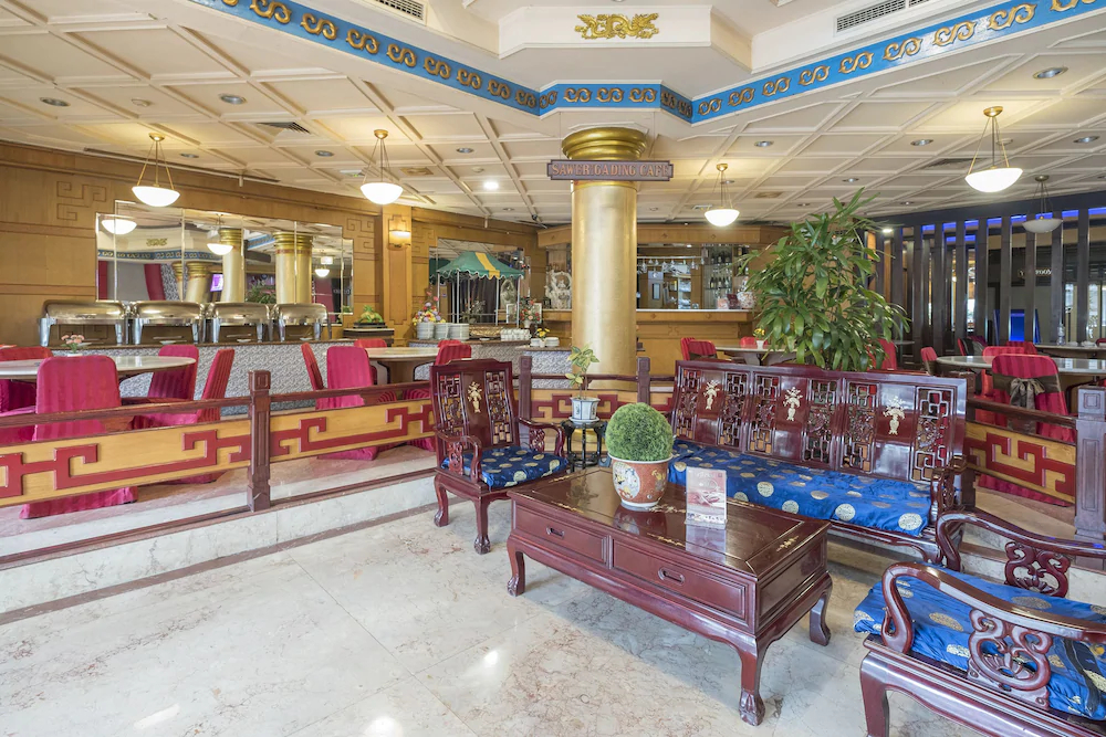 Dinasti Hotel by OYO Rooms