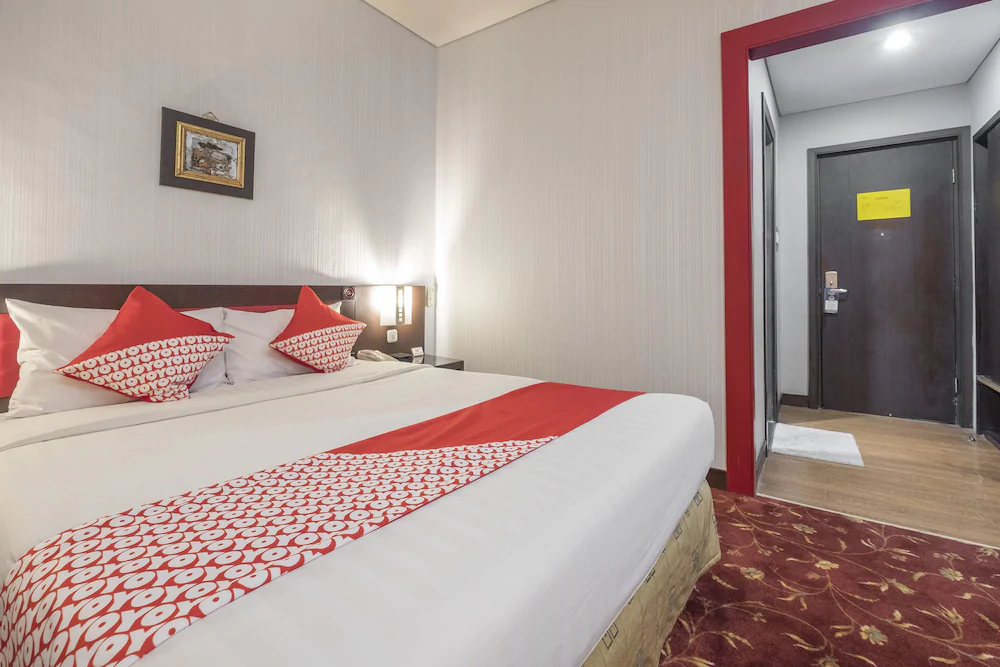 Dinasti Hotel by OYO Rooms
