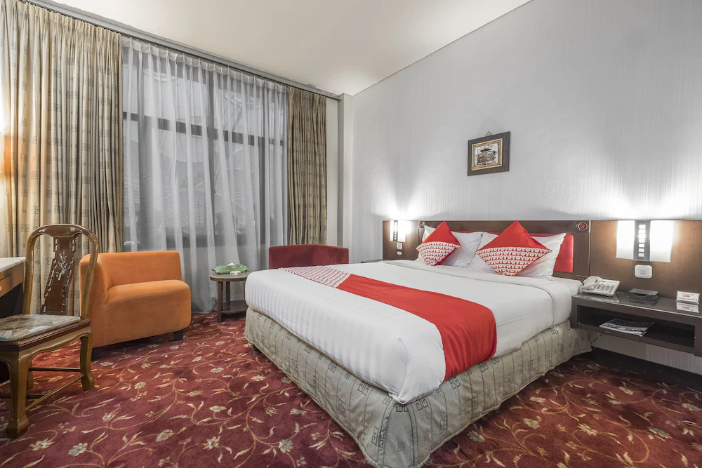 Dinasti Hotel by OYO Rooms
