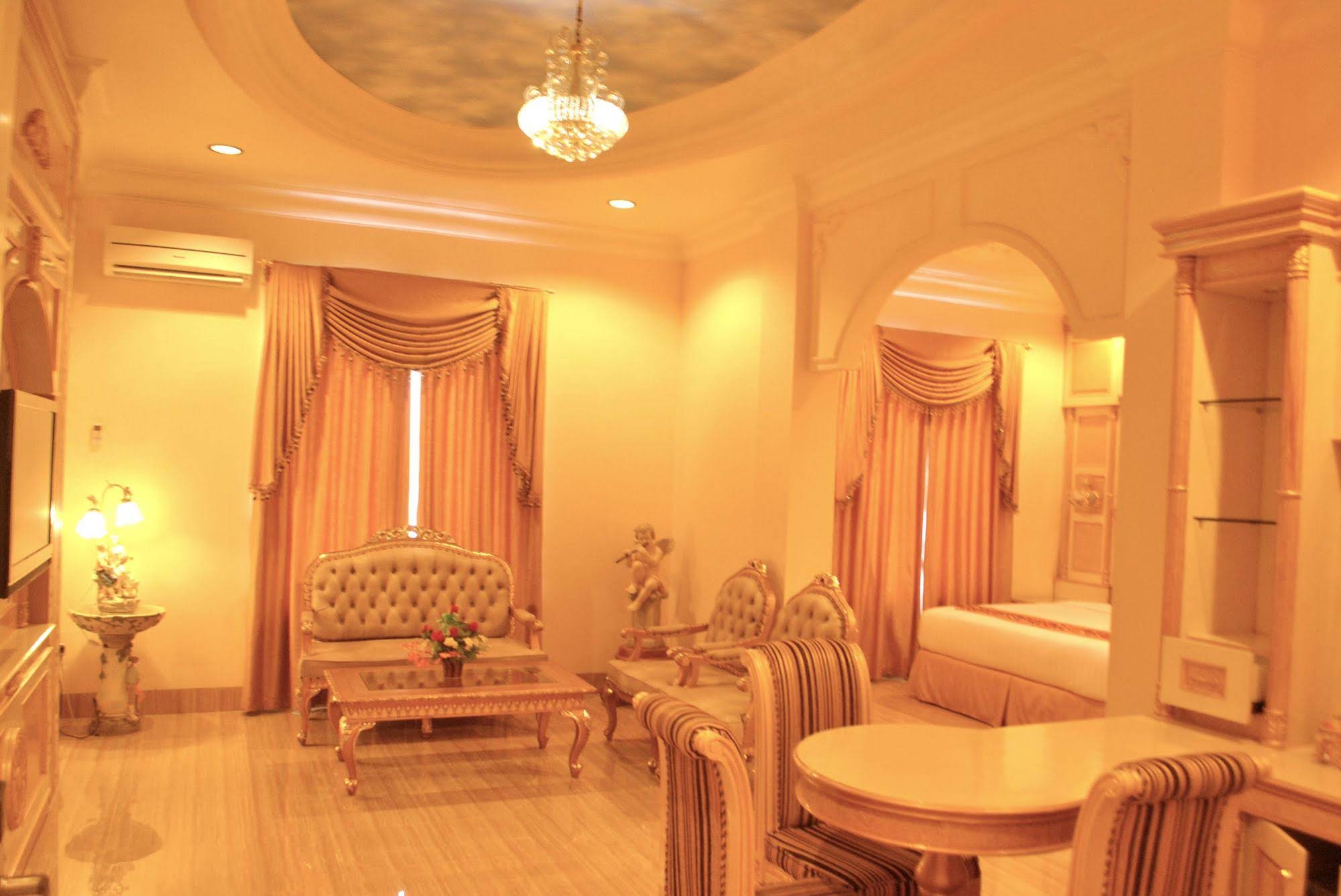 Hotel Grand Town