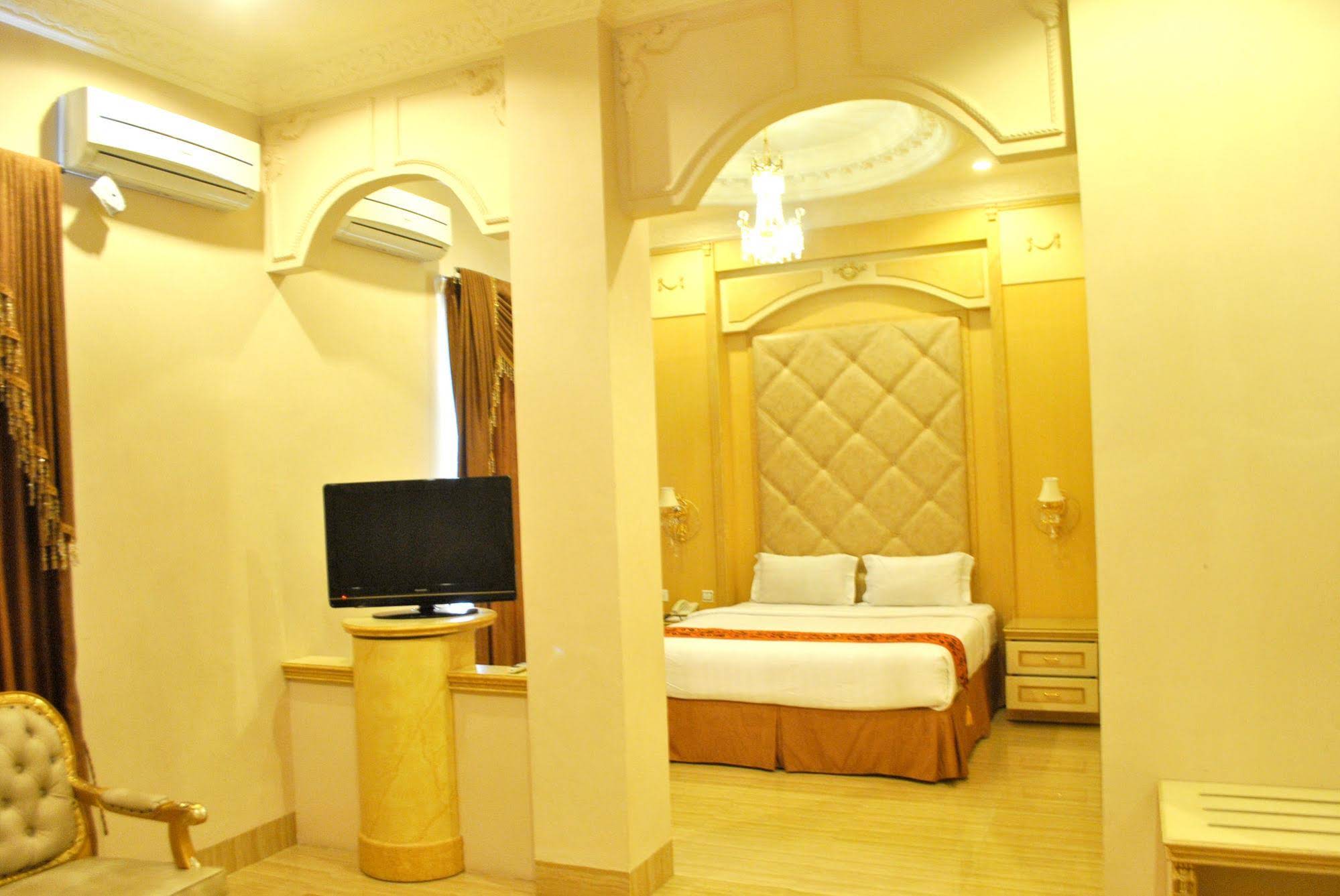 Hotel Grand Town