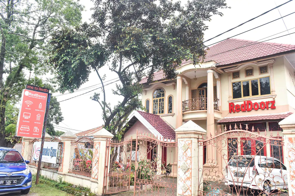KG Kanaka Giana Hotel by RedDoorz