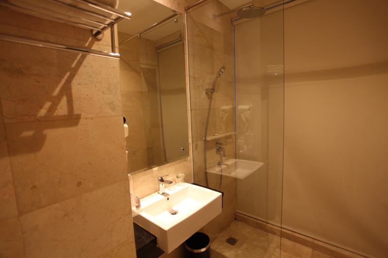LA'RIZ Wthree Hotel