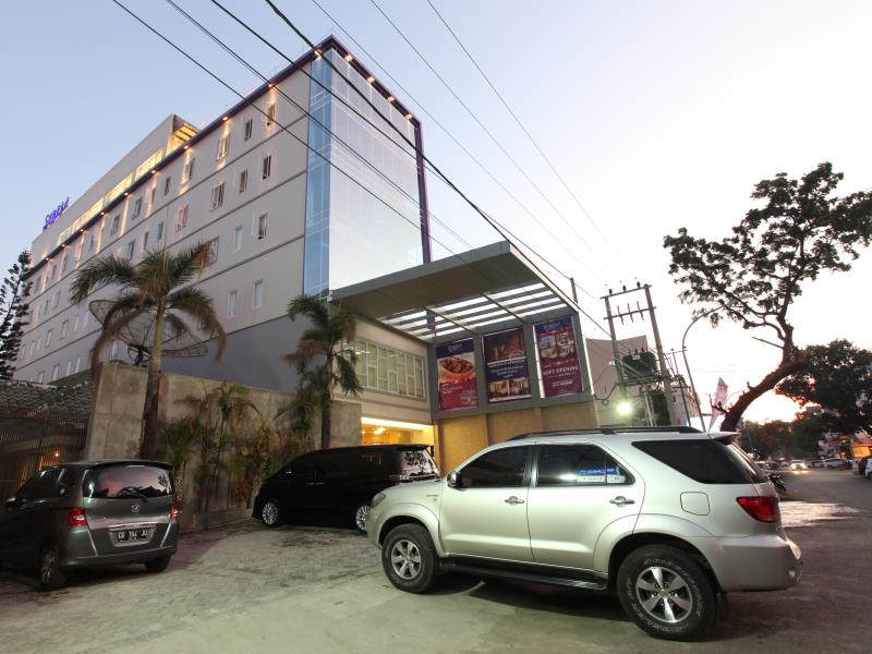 LA'RIZ Wthree Hotel