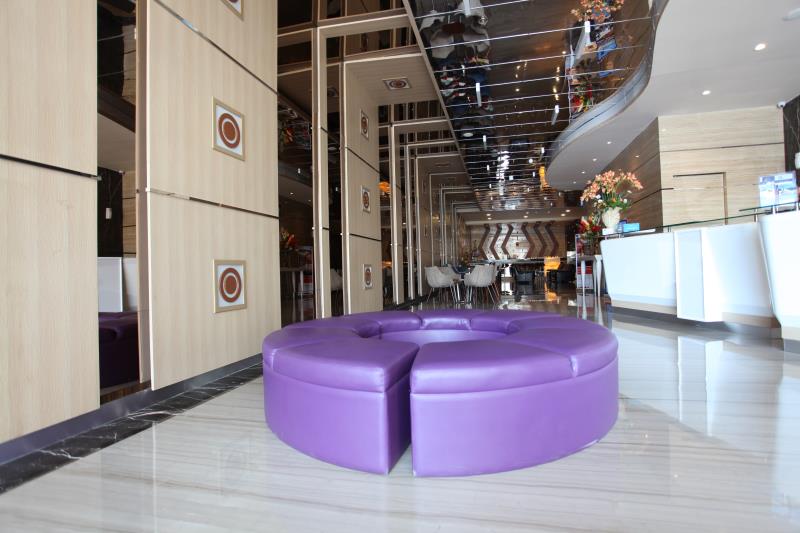 LA'RIZ Wthree Hotel