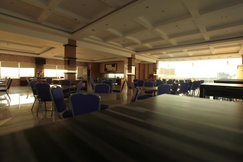 LA'RIZ Wthree Hotel