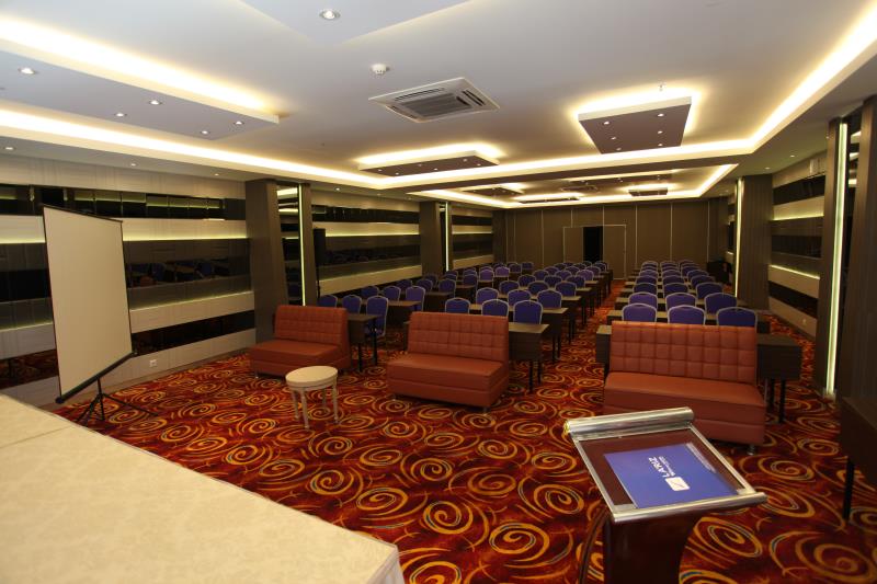 LA'RIZ Wthree Hotel