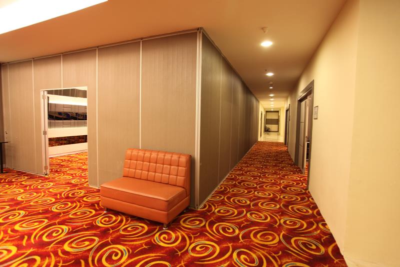 LA'RIZ Wthree Hotel