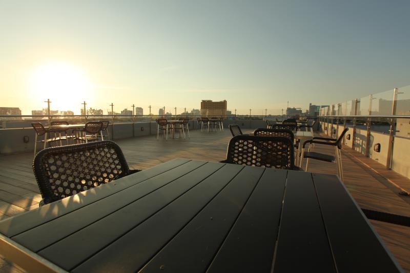 LA'RIZ Wthree Hotel