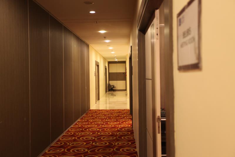 LA'RIZ Wthree Hotel