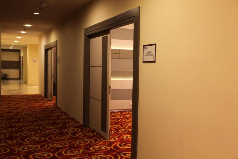 LA'RIZ Wthree Hotel