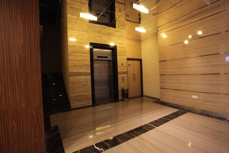 LA'RIZ Wthree Hotel