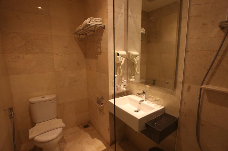 LA'RIZ Wthree Hotel