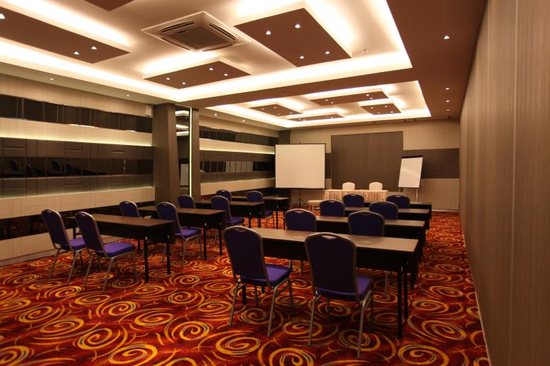 LA'RIZ Wthree Hotel