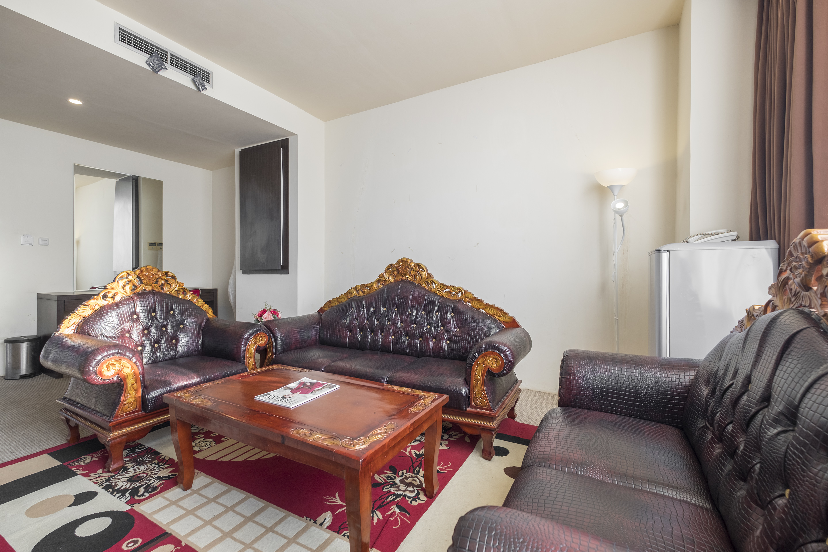 Lynt Hotel by OYO Rooms