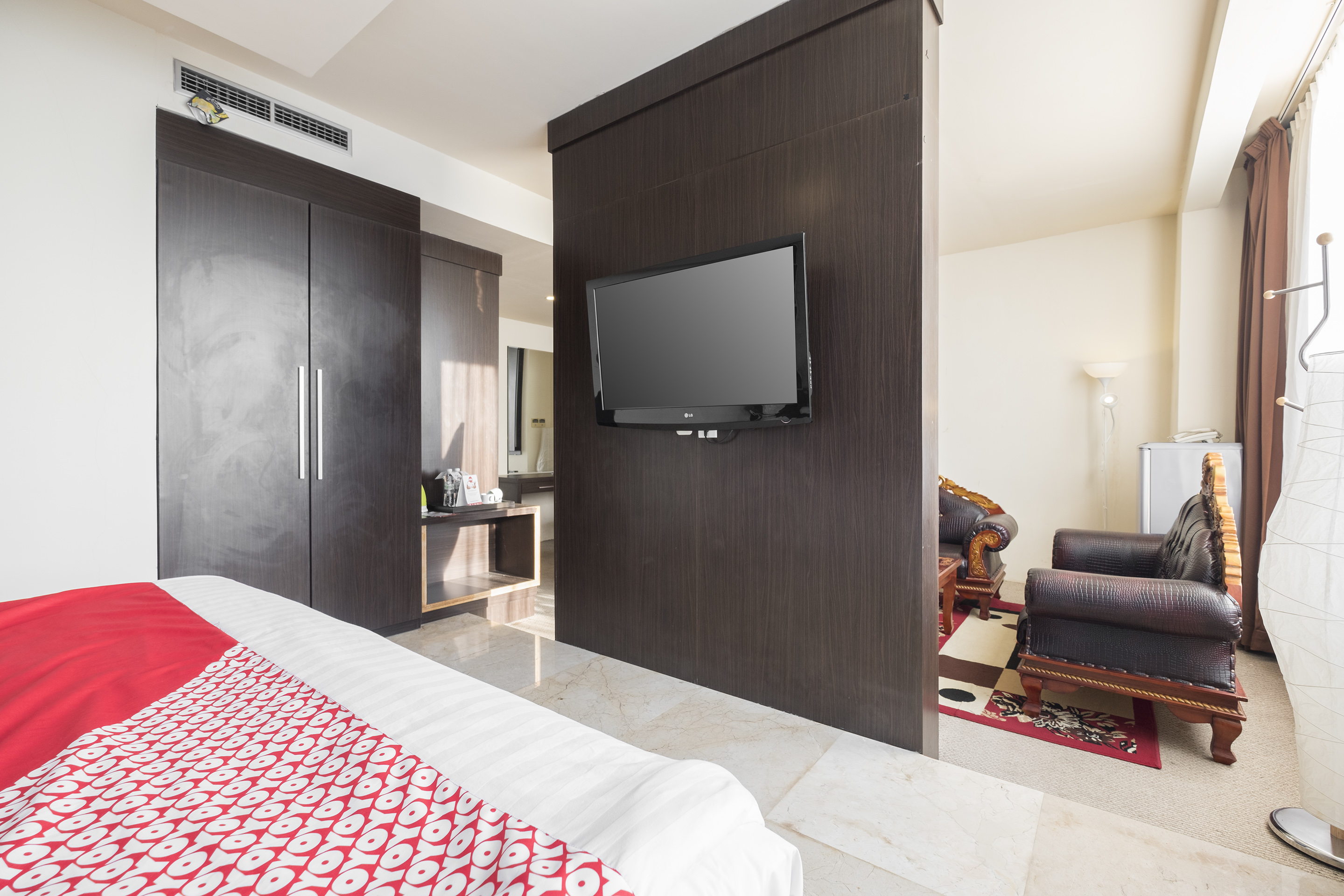 Lynt Hotel by OYO Rooms