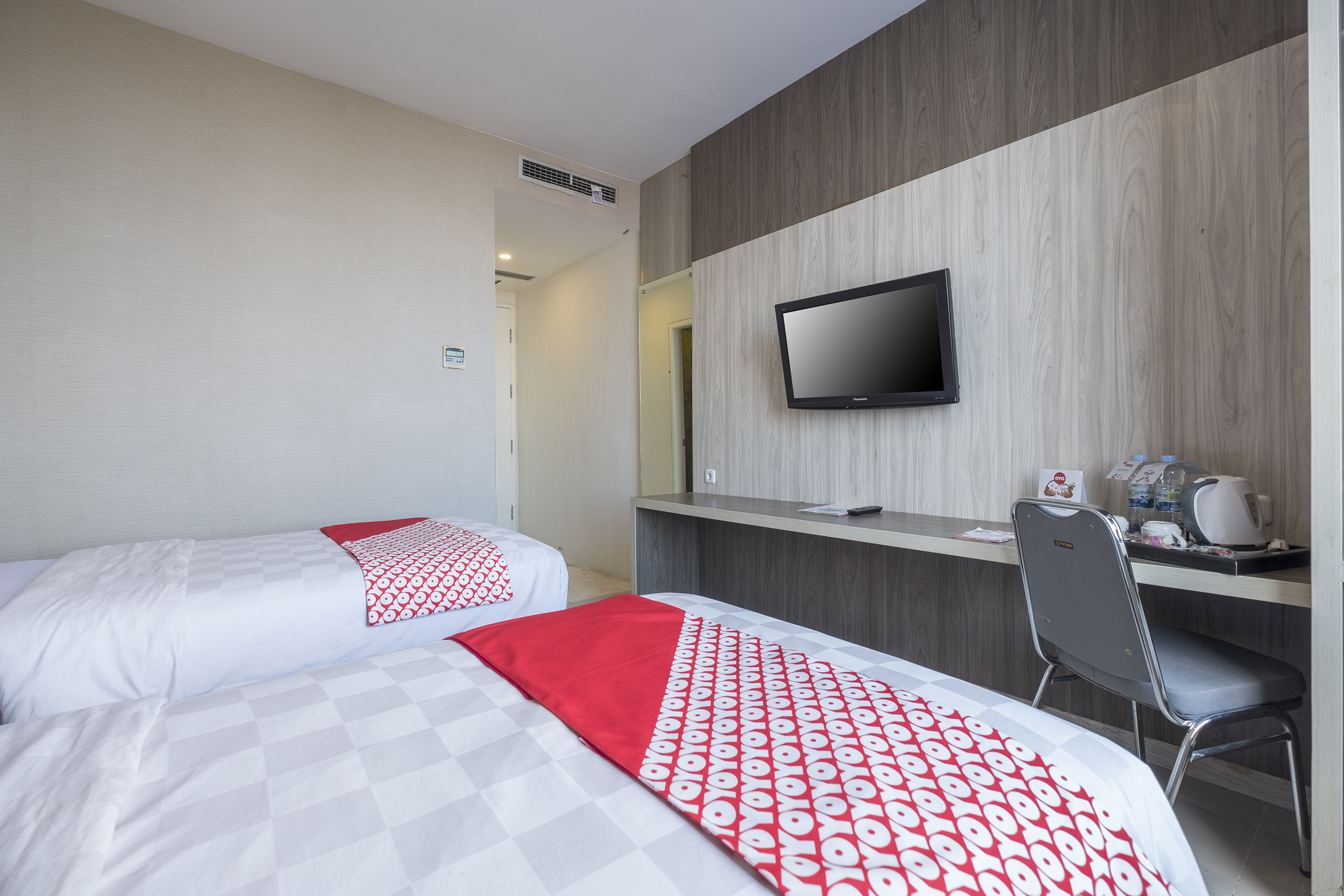 Lynt Hotel by OYO Rooms