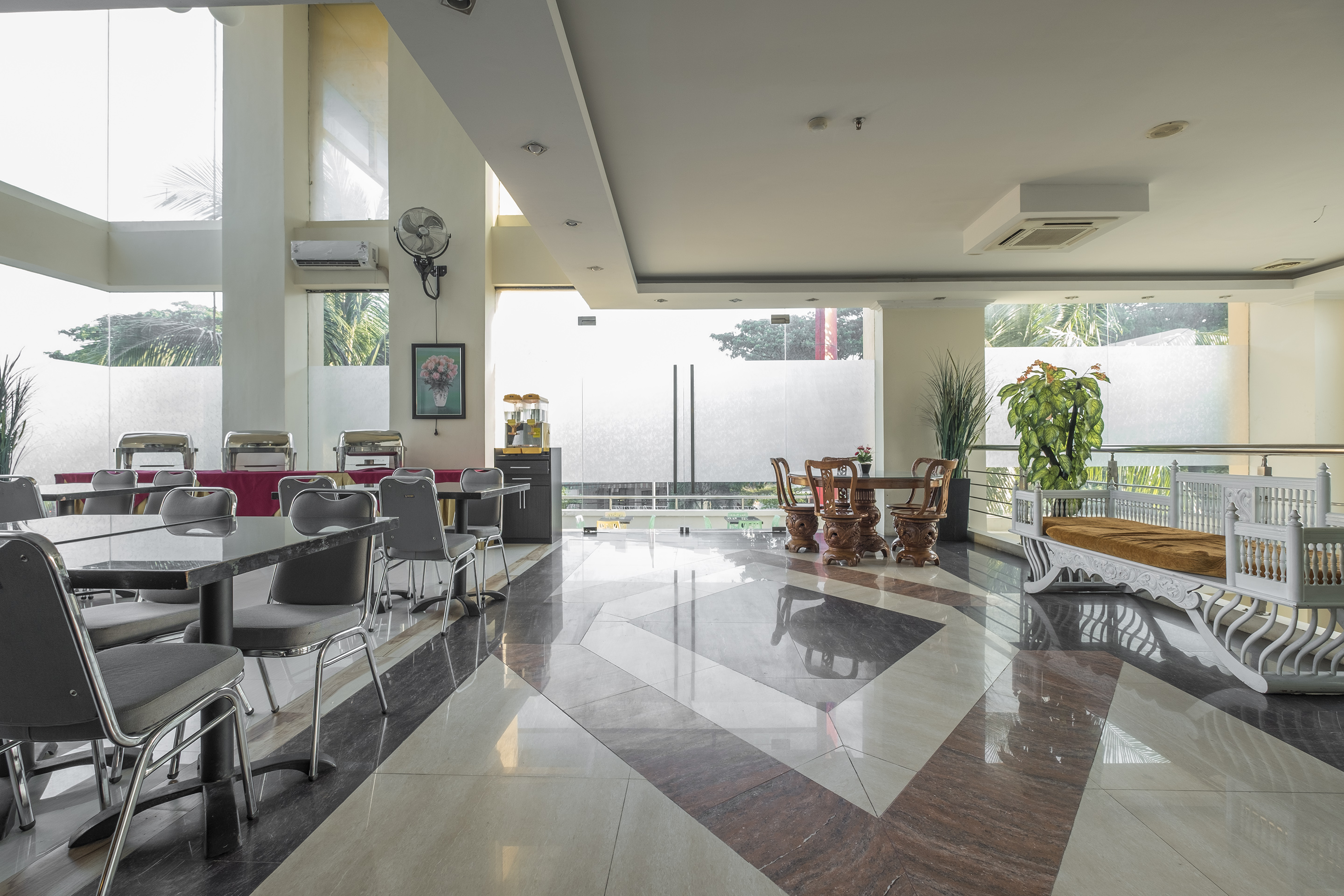 Lynt Hotel by OYO Rooms