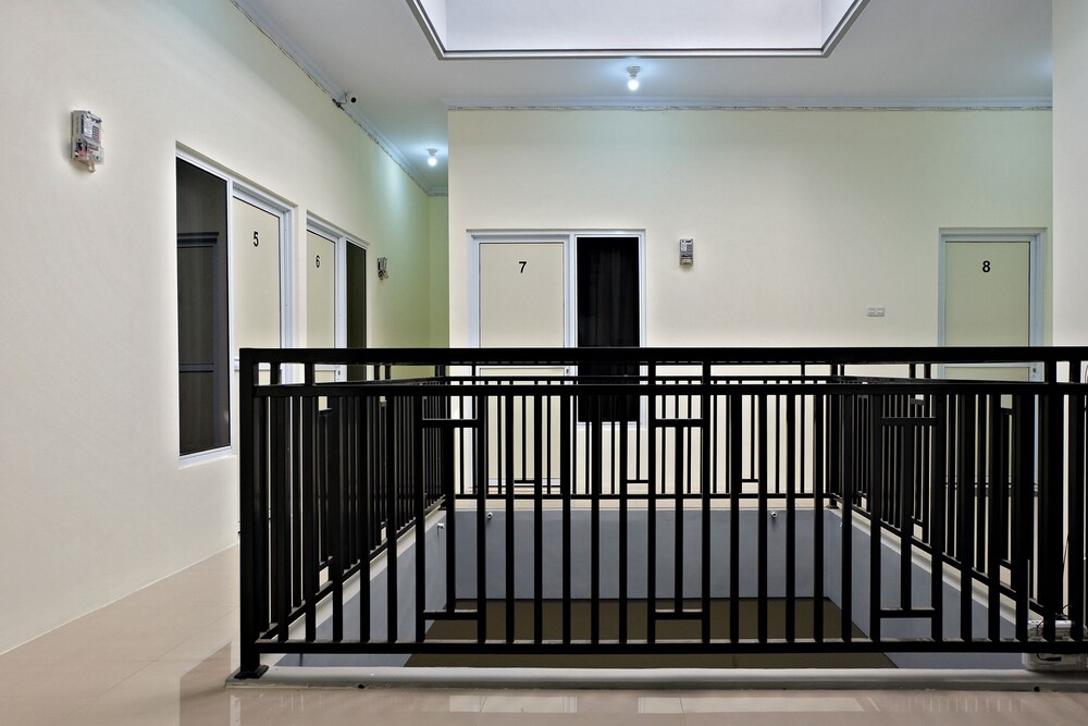 Homestay Danesti Syariah Near Bandara Sultan Hasanuddin