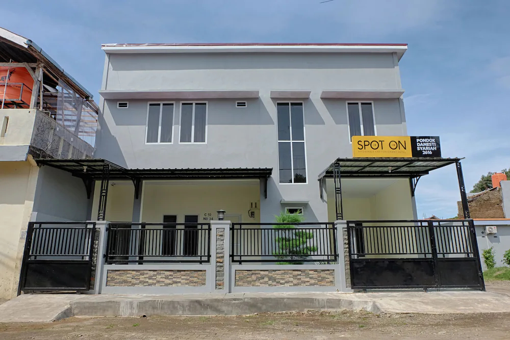 Homestay Danesti Syariah Near Bandara Sultan Hasanuddin