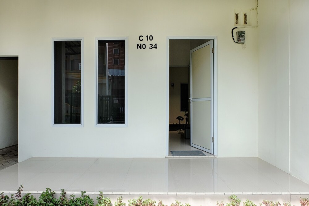 Homestay Danesti Syariah Near Bandara Sultan Hasanuddin