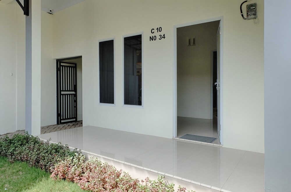 Homestay Danesti Syariah Near Bandara Sultan Hasanuddin