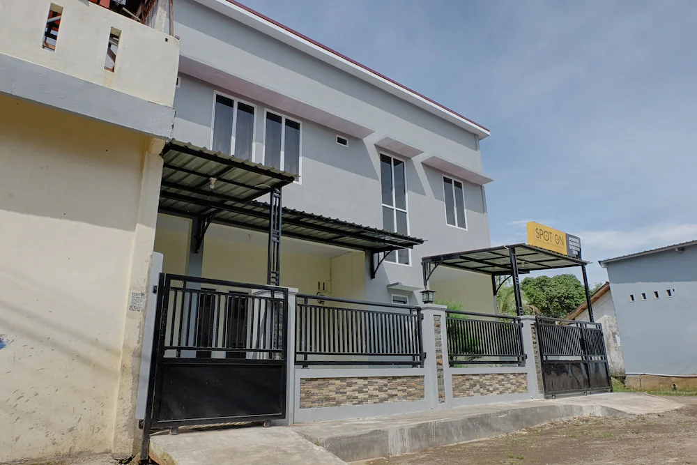 Homestay Danesti Syariah Near Bandara Sultan Hasanuddin