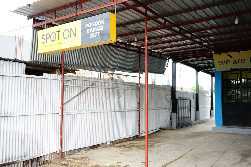 Pondok Garasi by OYO Rooms