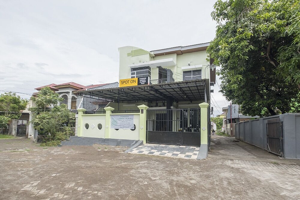 Pondok Haikal Almira by OYO Rooms