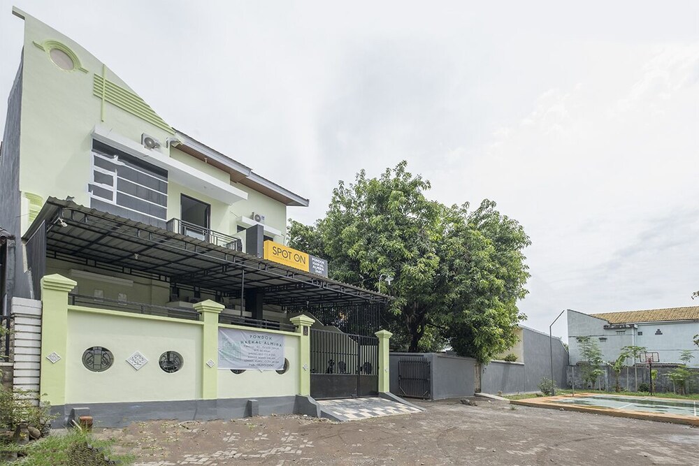 Pondok Haikal Almira by OYO Rooms