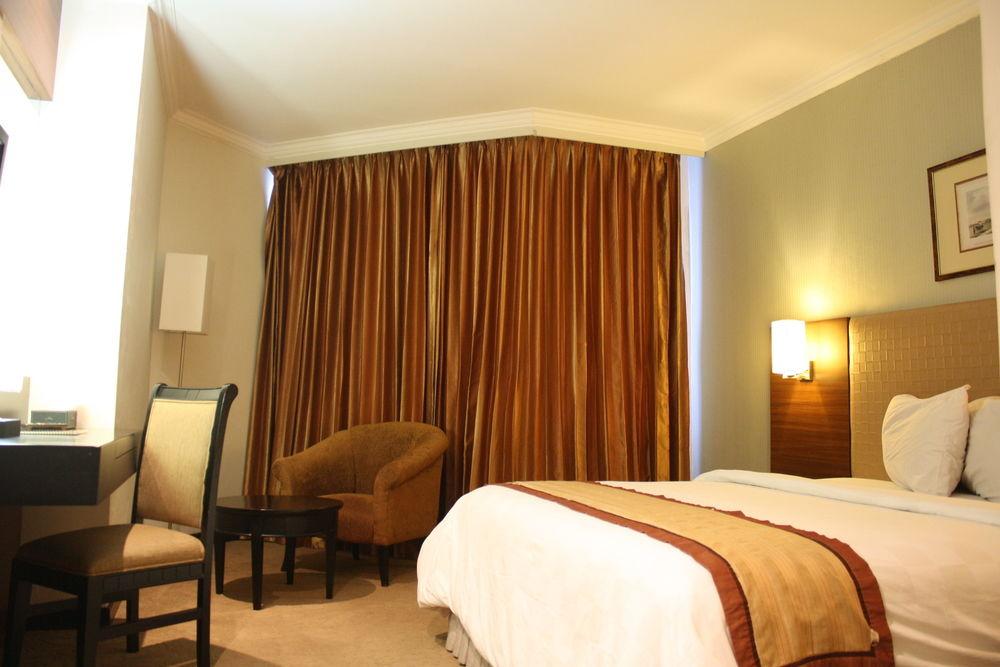 Almadera Hotel