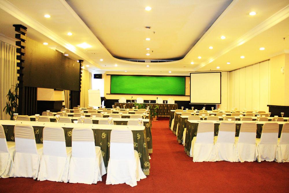 Almadera Hotel