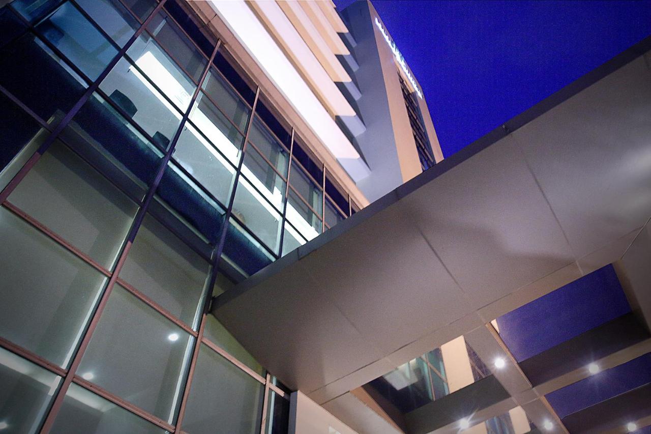 Santika Makassar