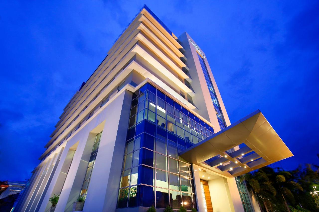 Santika Makassar
