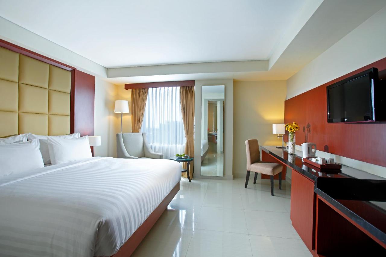 Santika Makassar