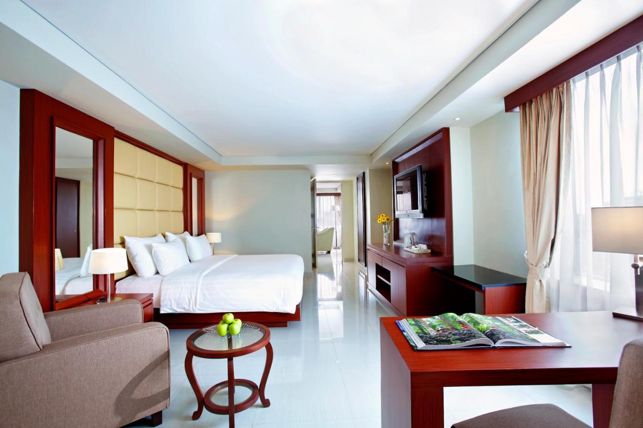 Santika Makassar