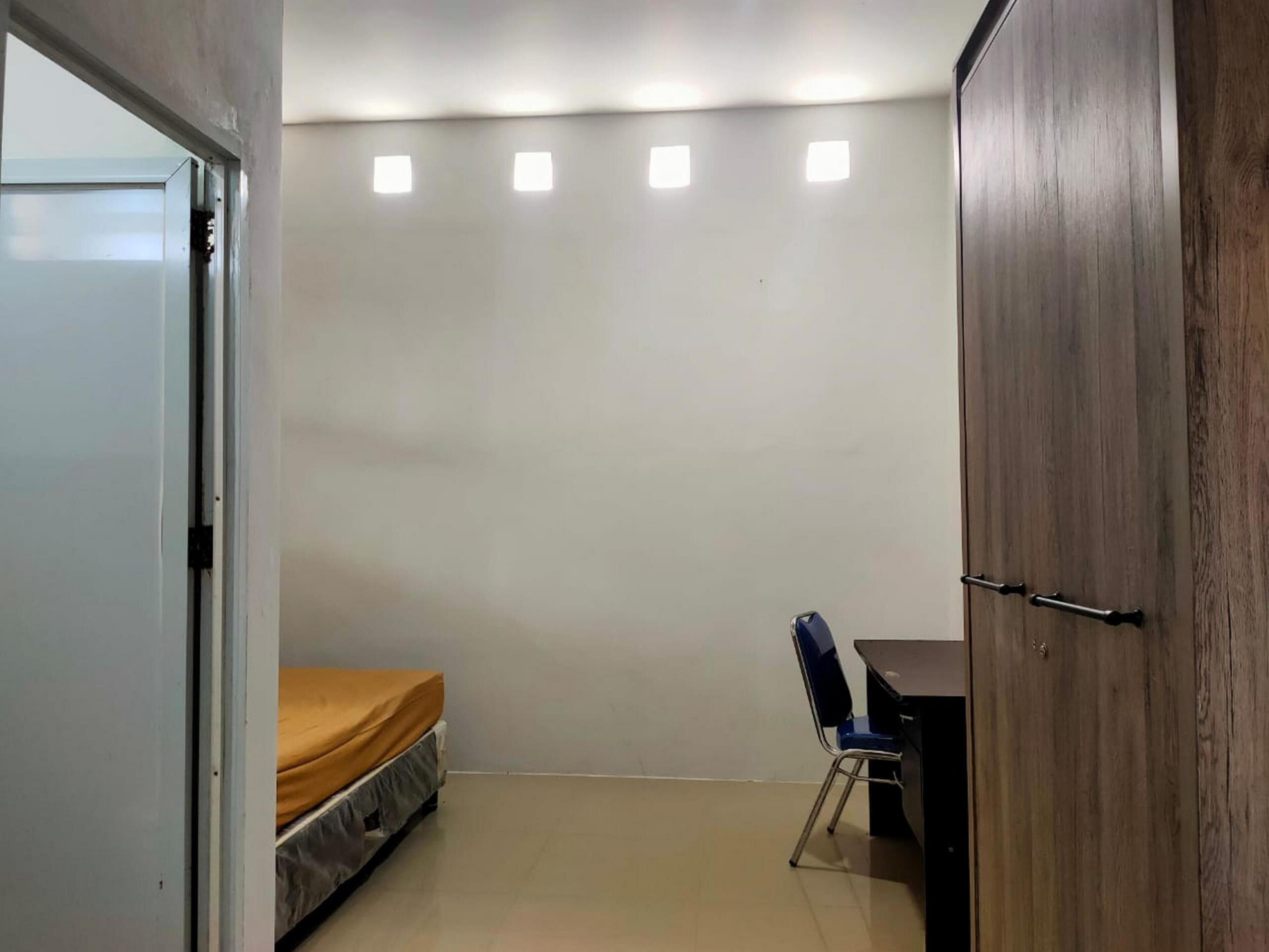 SPOT ON Kost 3 Kelor Syariah