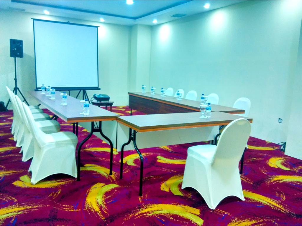 Travellers Hotel Phinisi