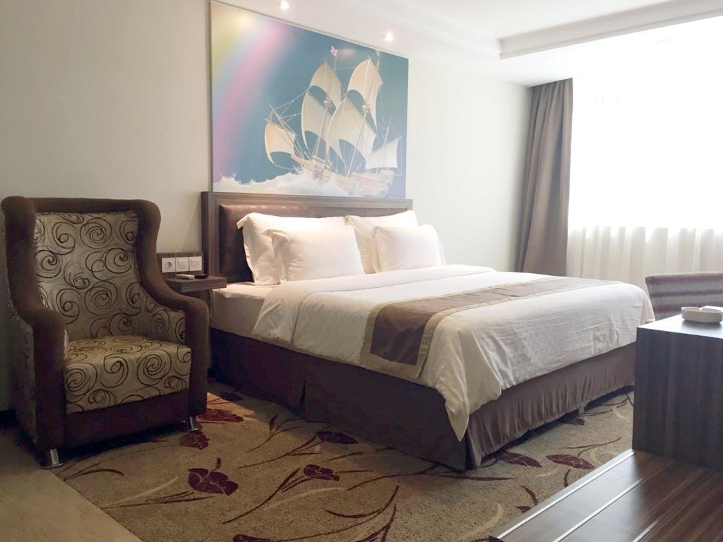 Travellers Hotel Phinisi