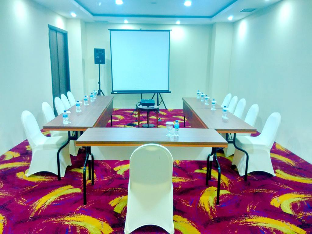 Travellers Hotel Phinisi
