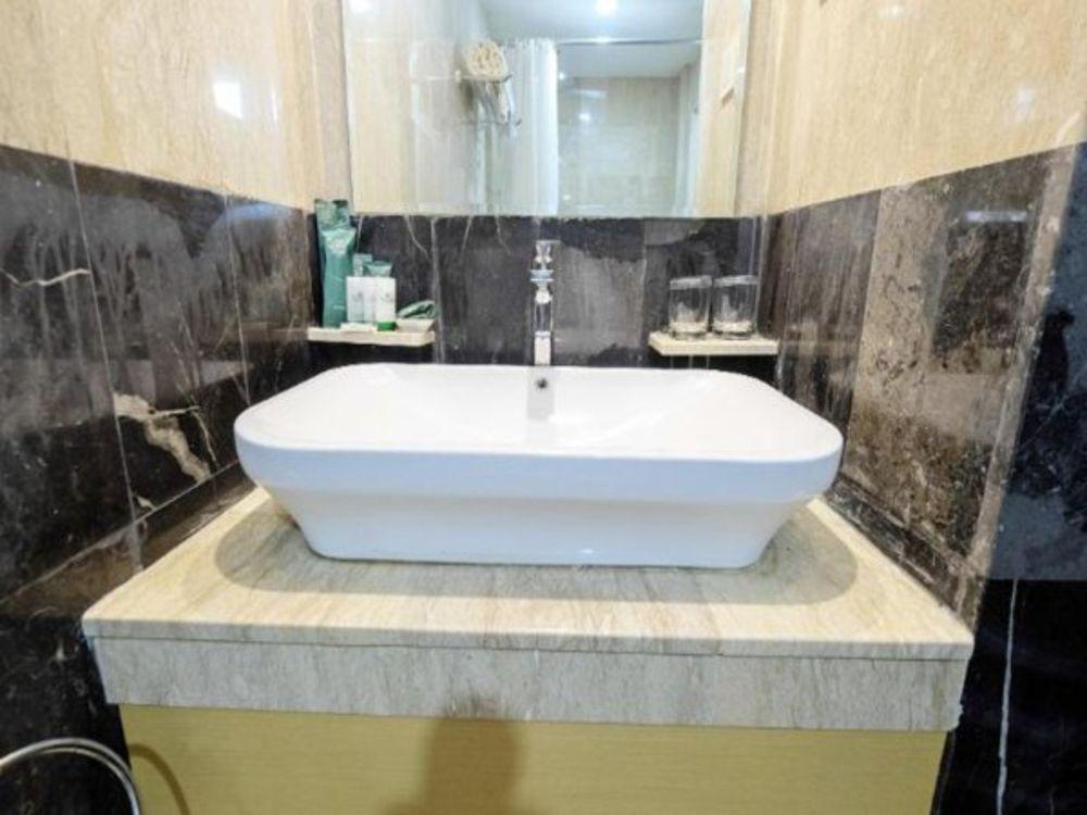 Travellers Hotel Phinisi