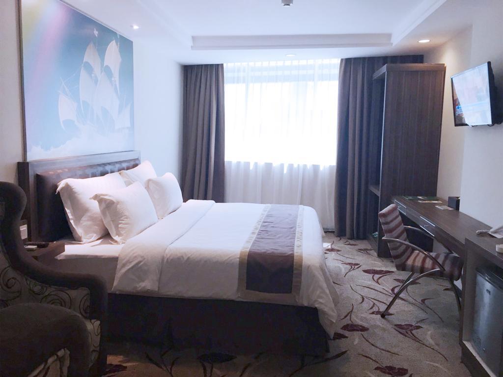 Travellers Hotel Phinisi