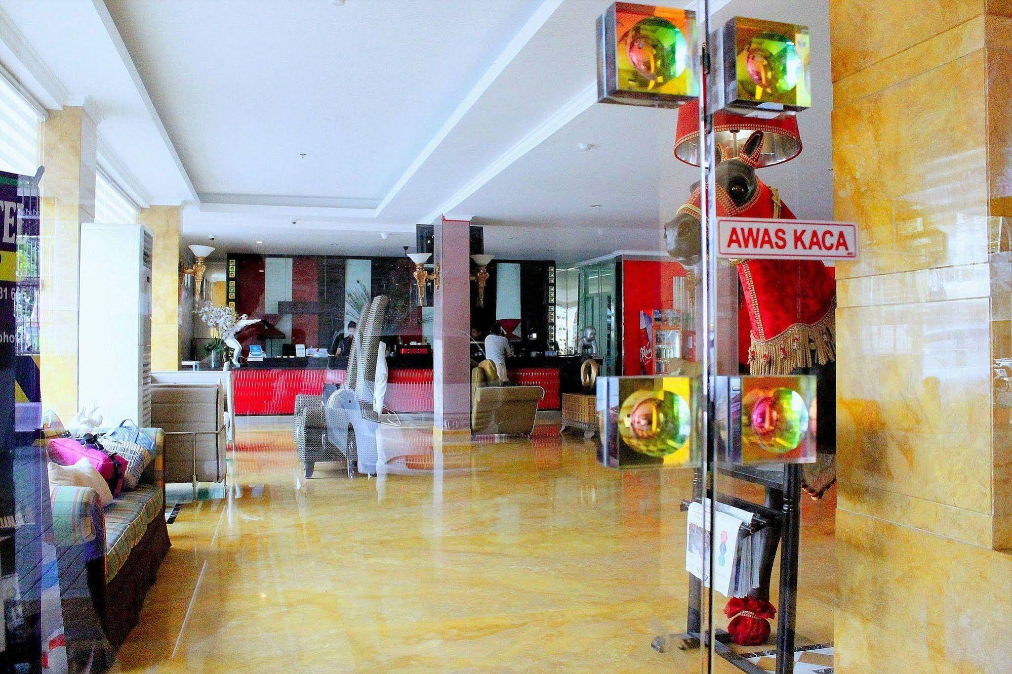 M Boutique Hotel by ZEN Rooms