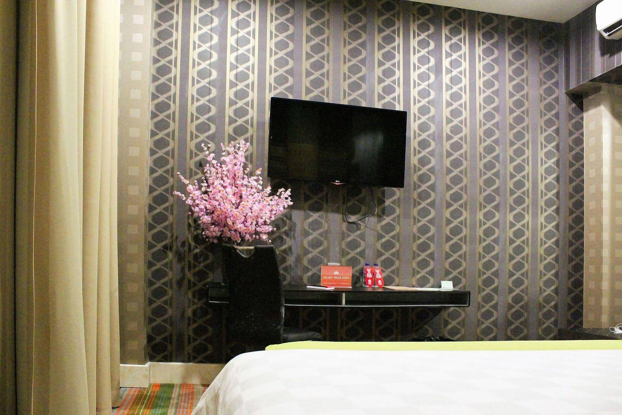 M Boutique Hotel by ZEN Rooms