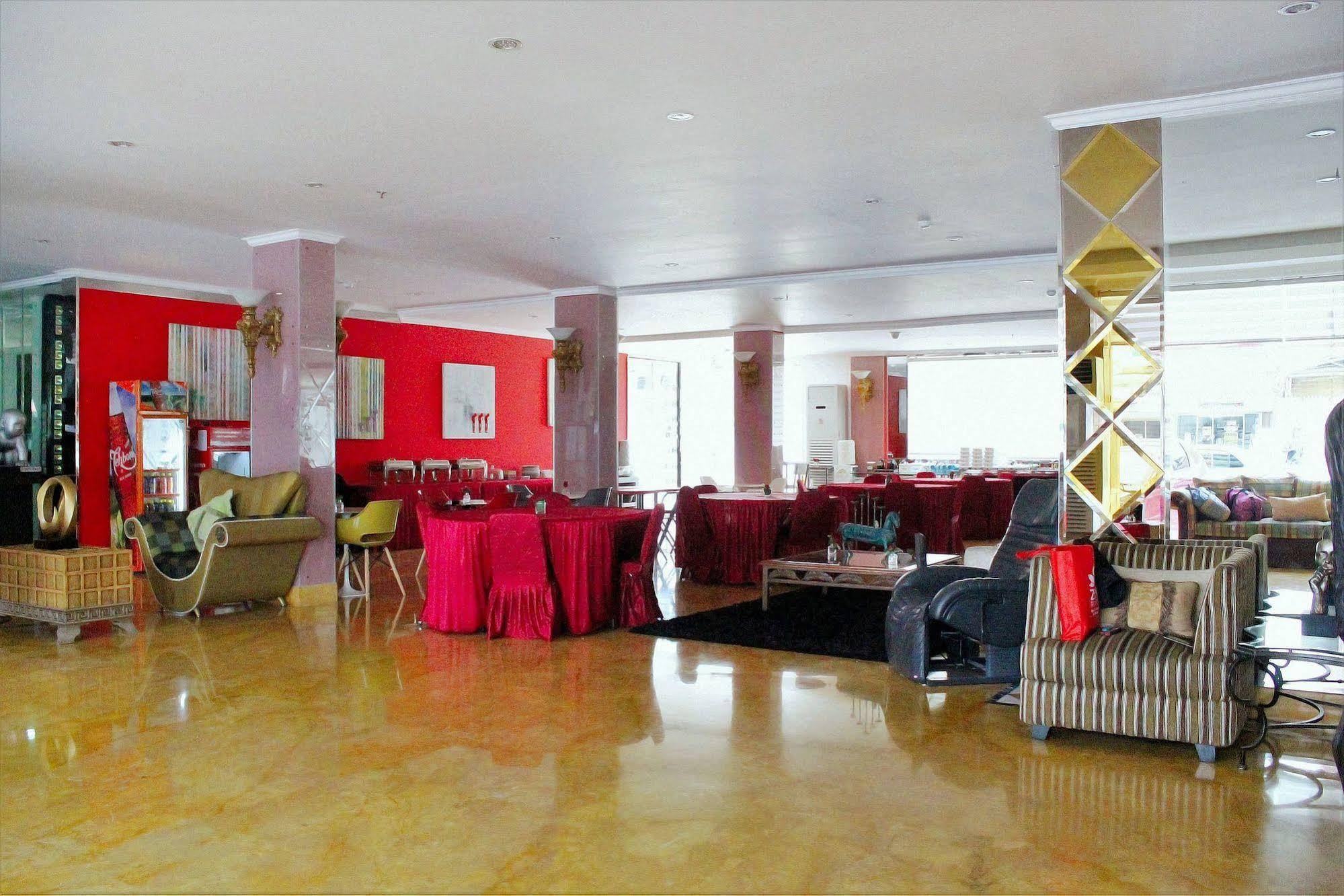 M Boutique Hotel by ZEN Rooms