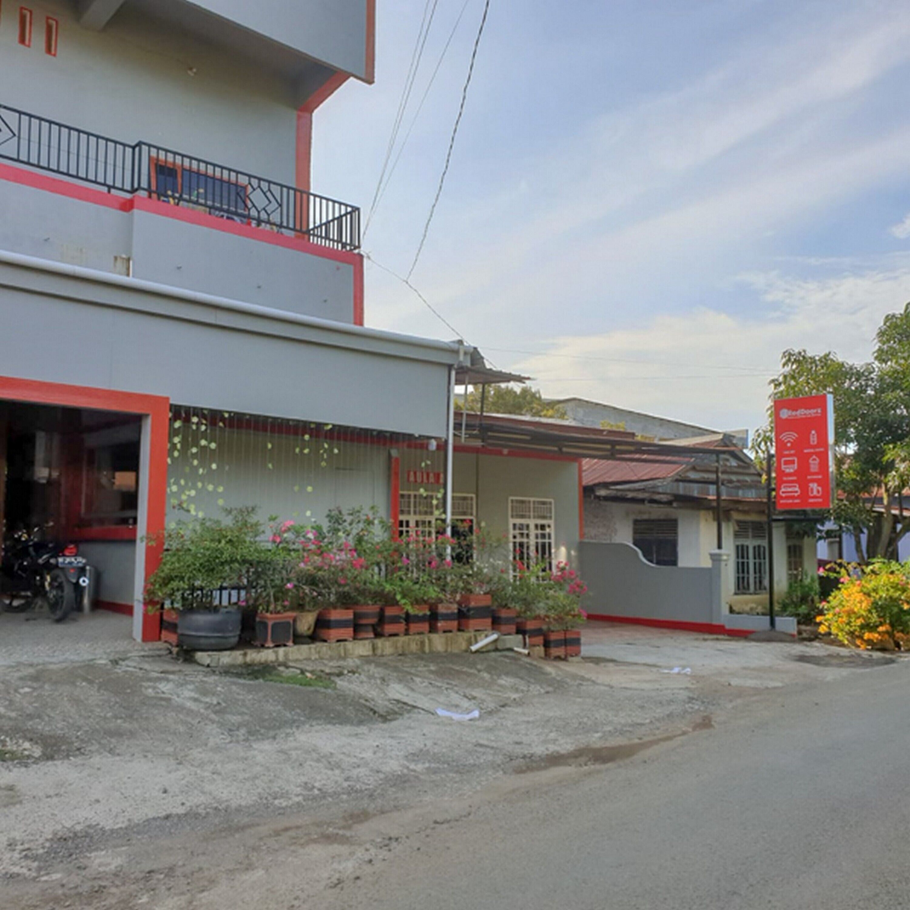 Hotel Yaki Mamuju by RedDoorz